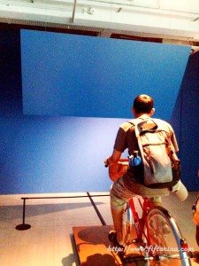 Start riding the bike, see that the screen is blank